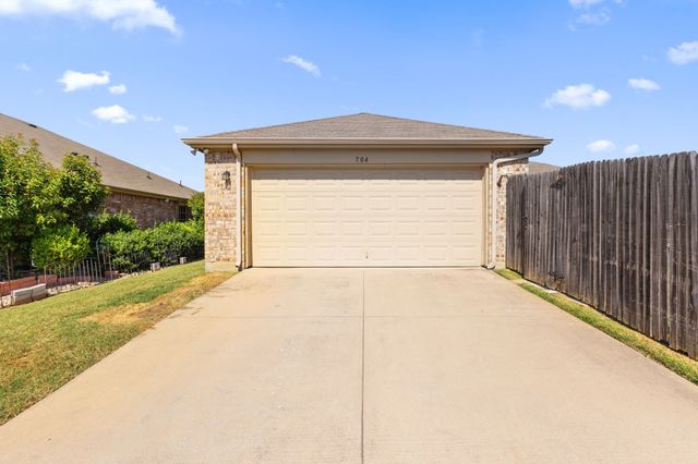 704 Snowy Orchid Lane, Desoto, TX 75115