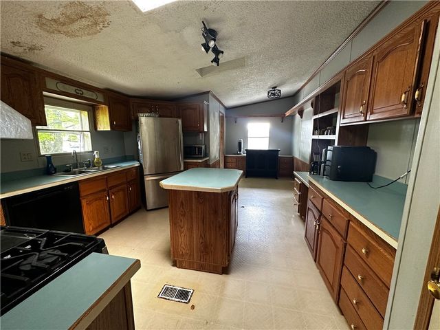 122 Arrowhead Rd, Allegheny Twp, PA 16373