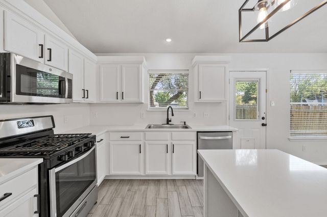 4009 Mayfield Cave TRL, Round Rock, TX 78681