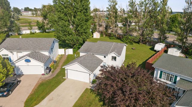 3737 Village Green Circle, Moorhead, MN 56560