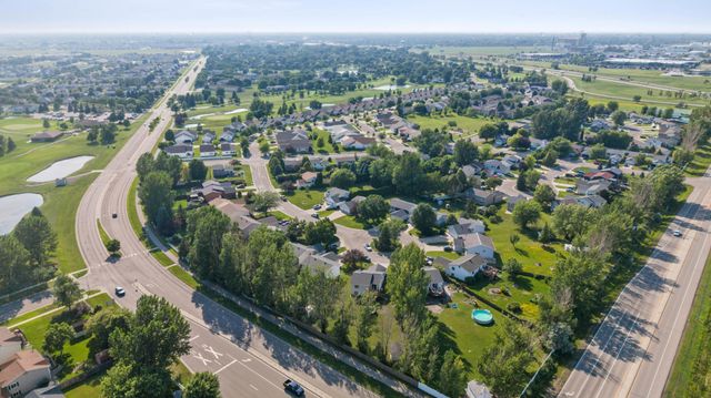 3737 Village Green Circle, Moorhead, MN 56560