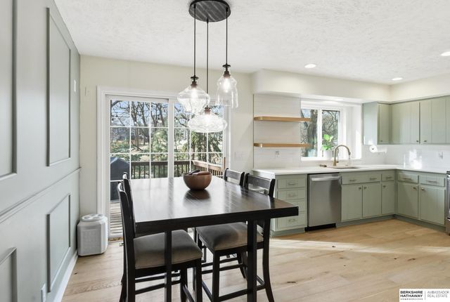 914 S 216th Street, Omaha, NE 68022