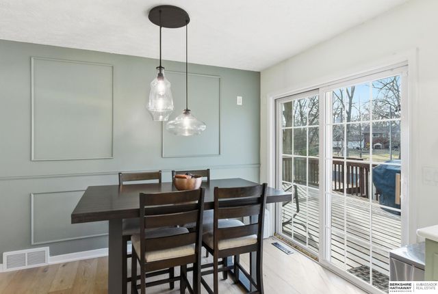 914 S 216th Street, Omaha, NE 68022