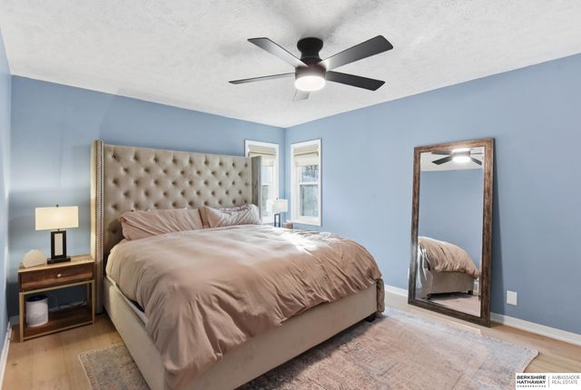 914 S 216th Street, Omaha, NE 68022