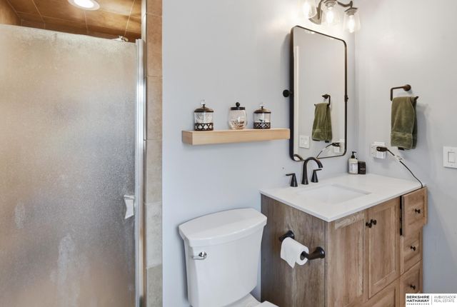 914 S 216th Street, Omaha, NE 68022