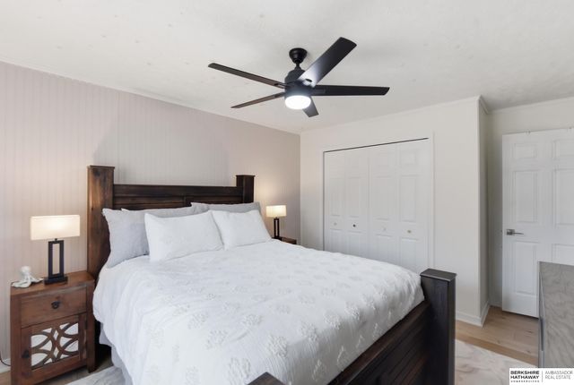 914 S 216th Street, Omaha, NE 68022