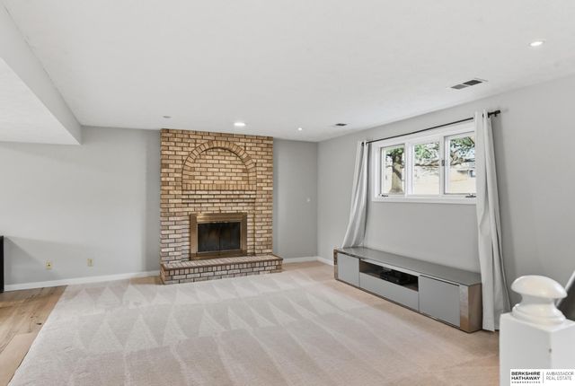 914 S 216th Street, Omaha, NE 68022