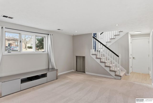 914 S 216th Street, Omaha, NE 68022