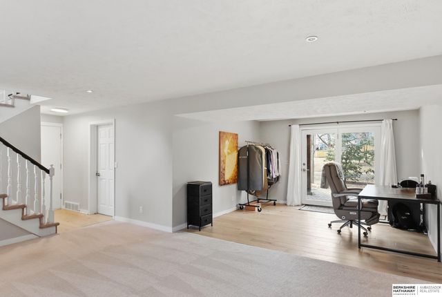 914 S 216th Street, Omaha, NE 68022