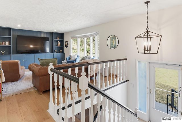 914 S 216th Street, Omaha, NE 68022