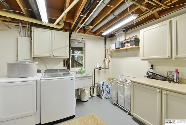 914 S 216th Street, Omaha, NE 68022