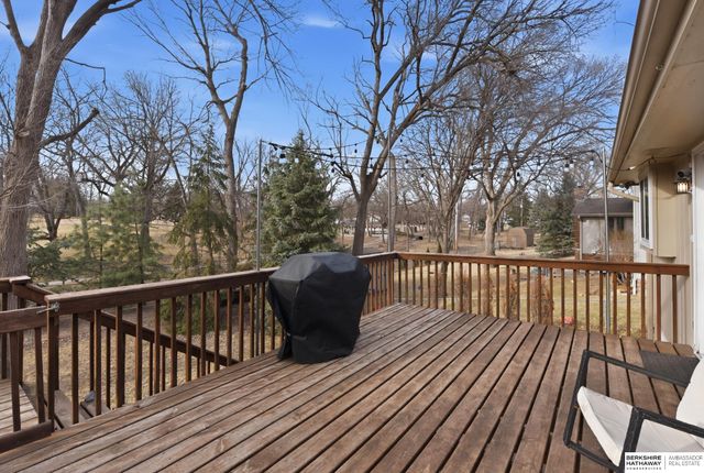 914 S 216th Street, Omaha, NE 68022