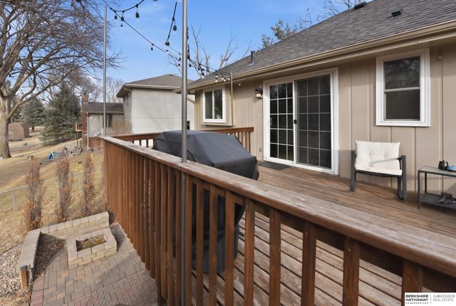 914 S 216th Street, Omaha, NE 68022