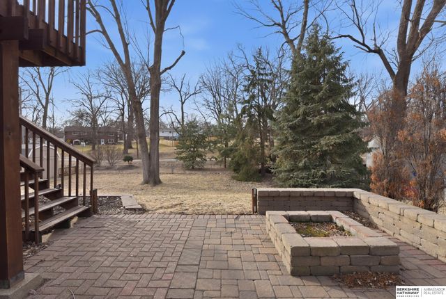 914 S 216th Street, Omaha, NE 68022