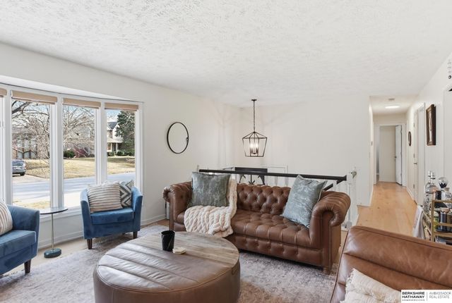 914 S 216th Street, Omaha, NE 68022