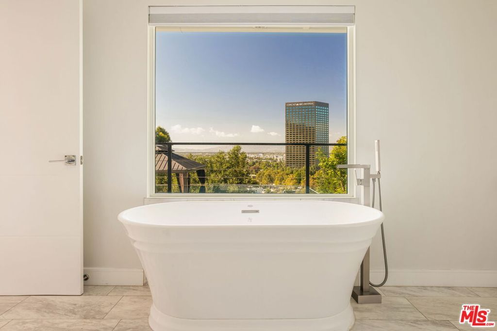 Image 11 of property listing at 3701 Multiview Drive, Los Angeles, CA 90068