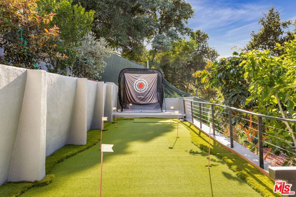 Image 16 of property listing at 3701 Multiview Drive, Los Angeles, CA 90068