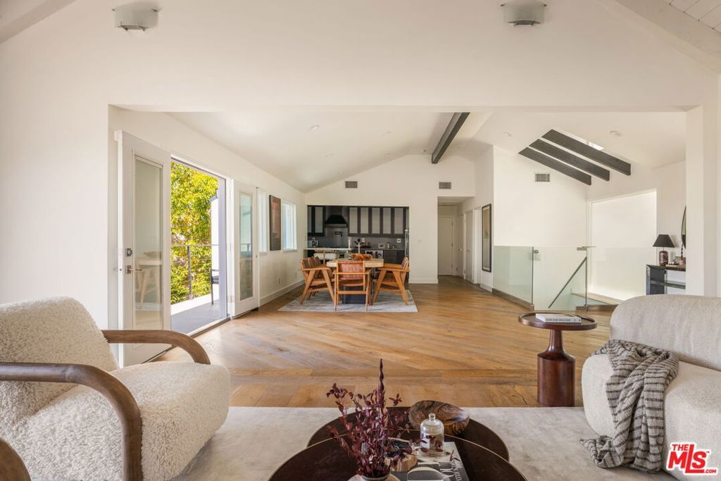 Image 2 of property listing at 3701 Multiview Drive, Los Angeles, CA 90068