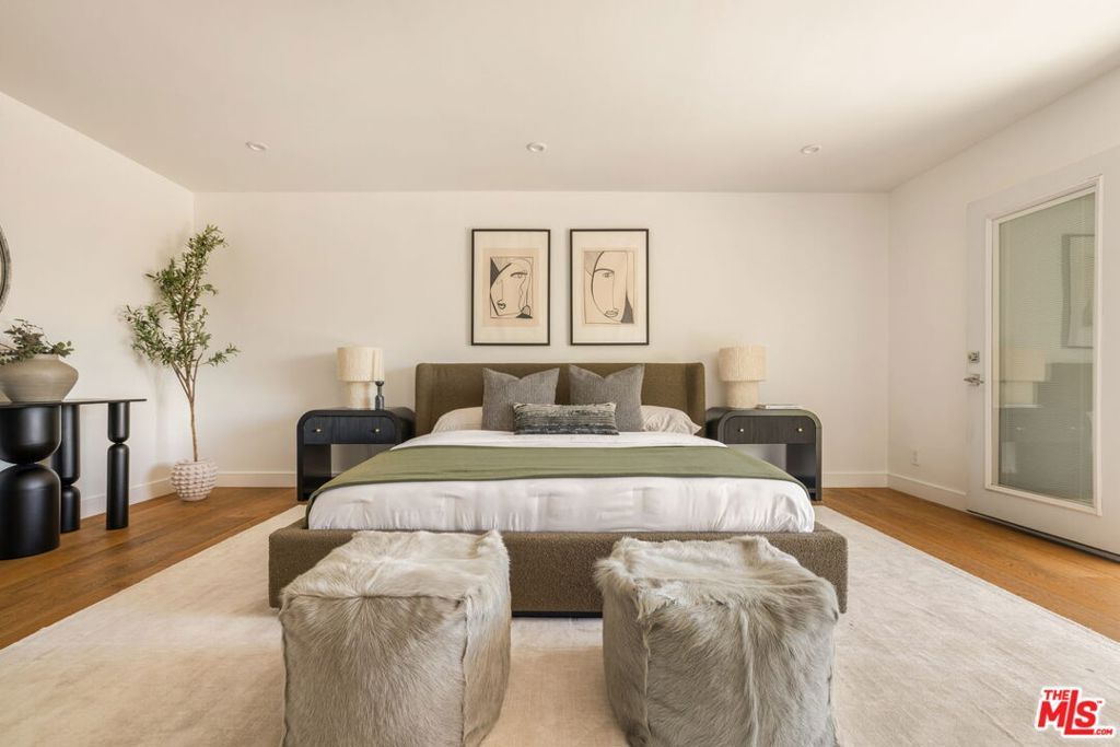 Image 7 of property listing at 3701 Multiview Drive, Los Angeles, CA 90068