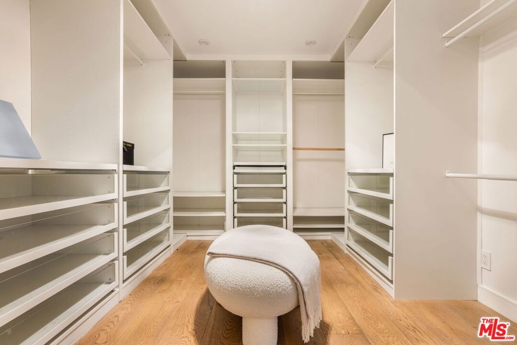 Image 9 of property listing at 3701 Multiview Drive, Los Angeles, CA 90068