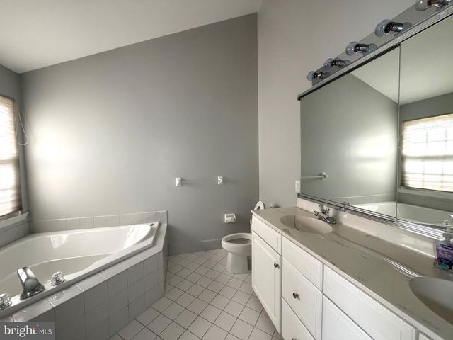 45 PALMER DR, Moorestown, NJ 08057