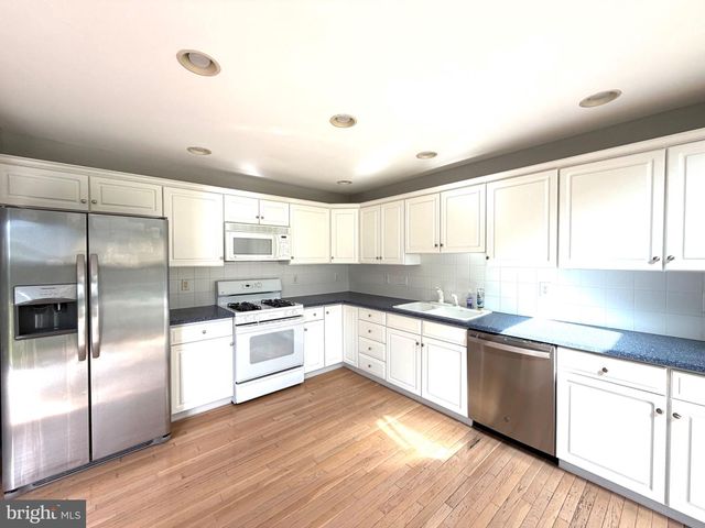 45 PALMER DR, Moorestown, NJ 08057