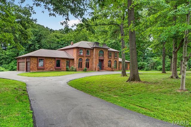 1940 Windmoor Place, Town And Country, MO 63131