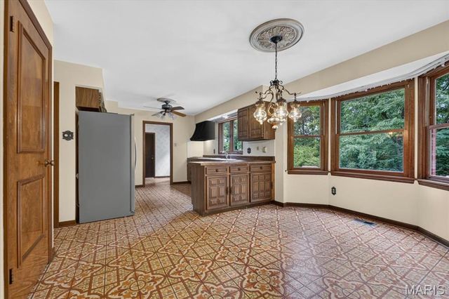 1940 Windmoor Place, Town And Country, MO 63131