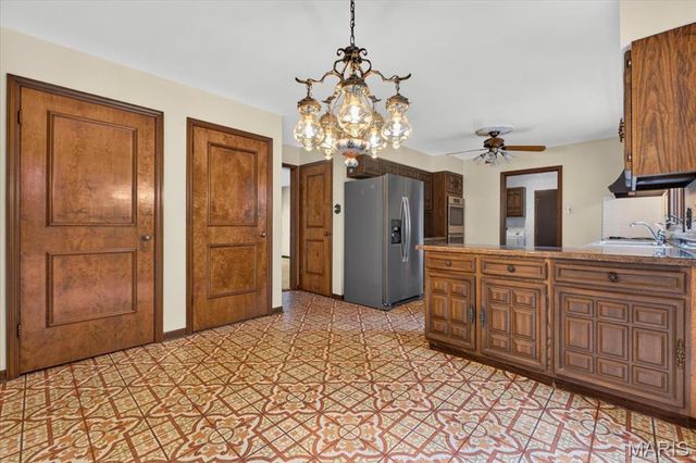 1940 Windmoor Place, Town And Country, MO 63131