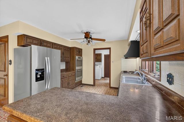1940 Windmoor Place, Town And Country, MO 63131