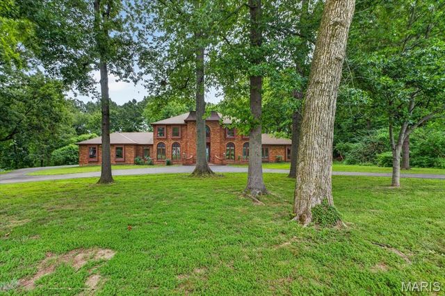 1940 Windmoor Place, Town And Country, MO 63131