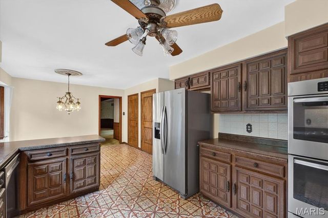 1940 Windmoor Place, Town And Country, MO 63131