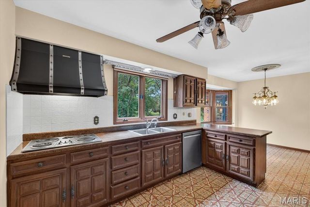 1940 Windmoor Place, Town And Country, MO 63131