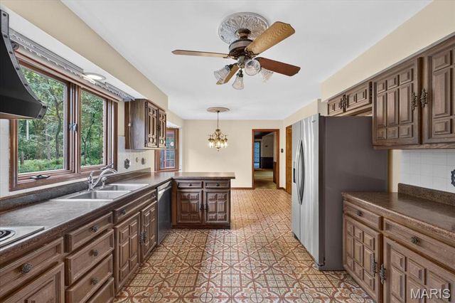 1940 Windmoor Place, Town And Country, MO 63131