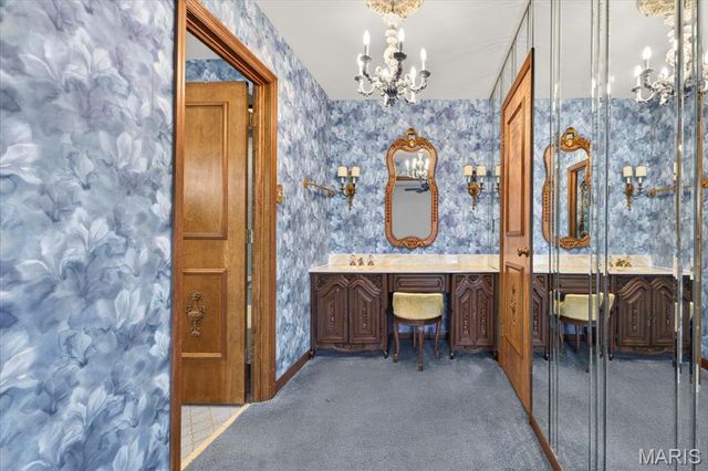1940 Windmoor Place, Town And Country, MO 63131