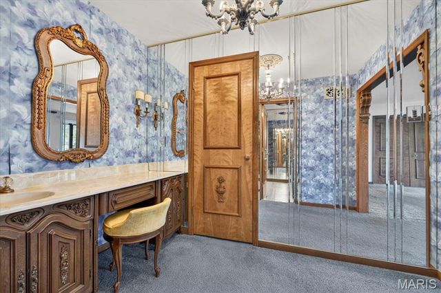 1940 Windmoor Place, Town And Country, MO 63131