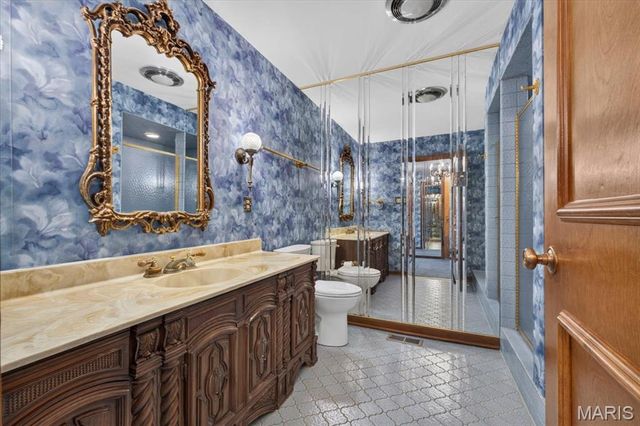 1940 Windmoor Place, Town And Country, MO 63131