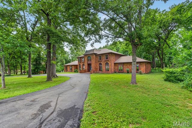 1940 Windmoor Place, Town And Country, MO 63131