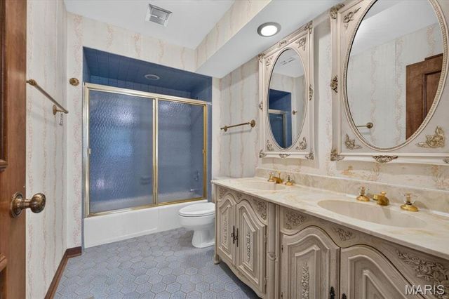 1940 Windmoor Place, Town And Country, MO 63131