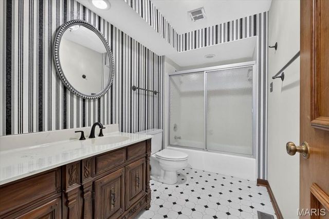 1940 Windmoor Place, Town And Country, MO 63131