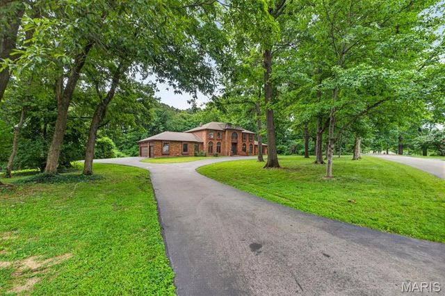 1940 Windmoor Place, Town And Country, MO 63131
