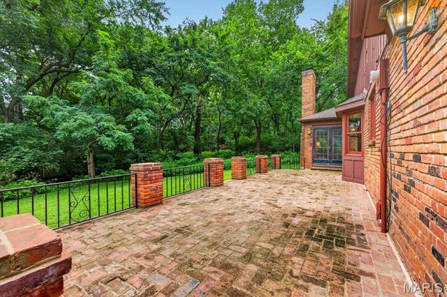 1940 Windmoor Place, Town And Country, MO 63131