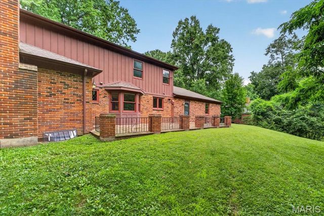 1940 Windmoor Place, Town And Country, MO 63131