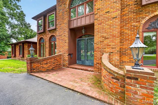 1940 Windmoor Place, Town And Country, MO 63131