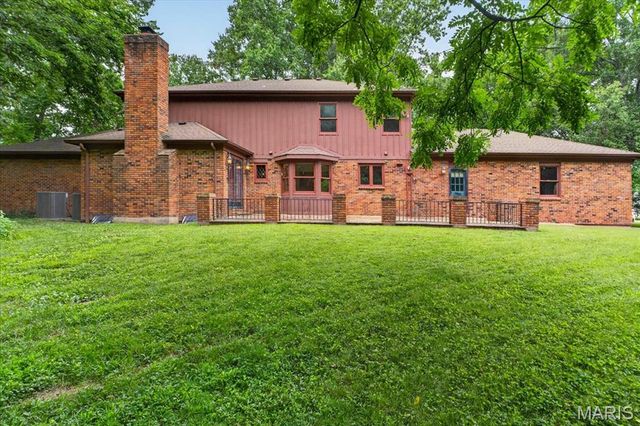 1940 Windmoor Place, Town And Country, MO 63131
