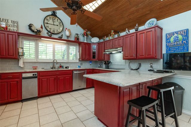 120 Creekside Drive, Double Oak, TX 75077