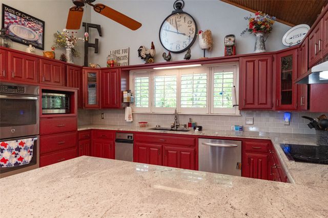 120 Creekside Drive, Double Oak, TX 75077