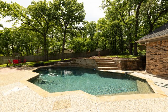 120 Creekside Drive, Double Oak, TX 75077