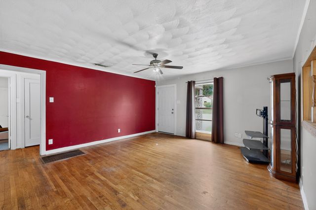 1220 Alaska Avenue, Dallas, TX 75216