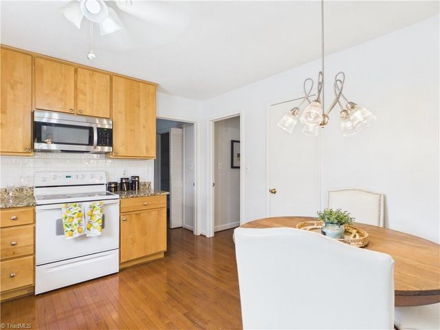 904 Fairidge Drive, Jamestown, NC 27282
